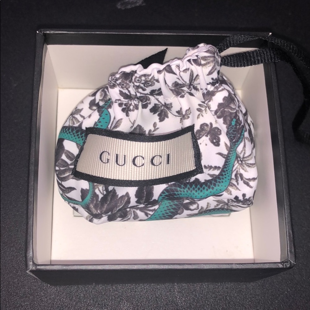 Double G Gucci necklace - Picture 2 of 5
